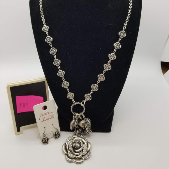 Rose Necklace and Earring Set - Picture 5 of 7